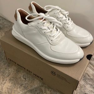NIB Clark’s leather sneakers (Un Rio Sprint). White/combo tan color. Size 7.5M